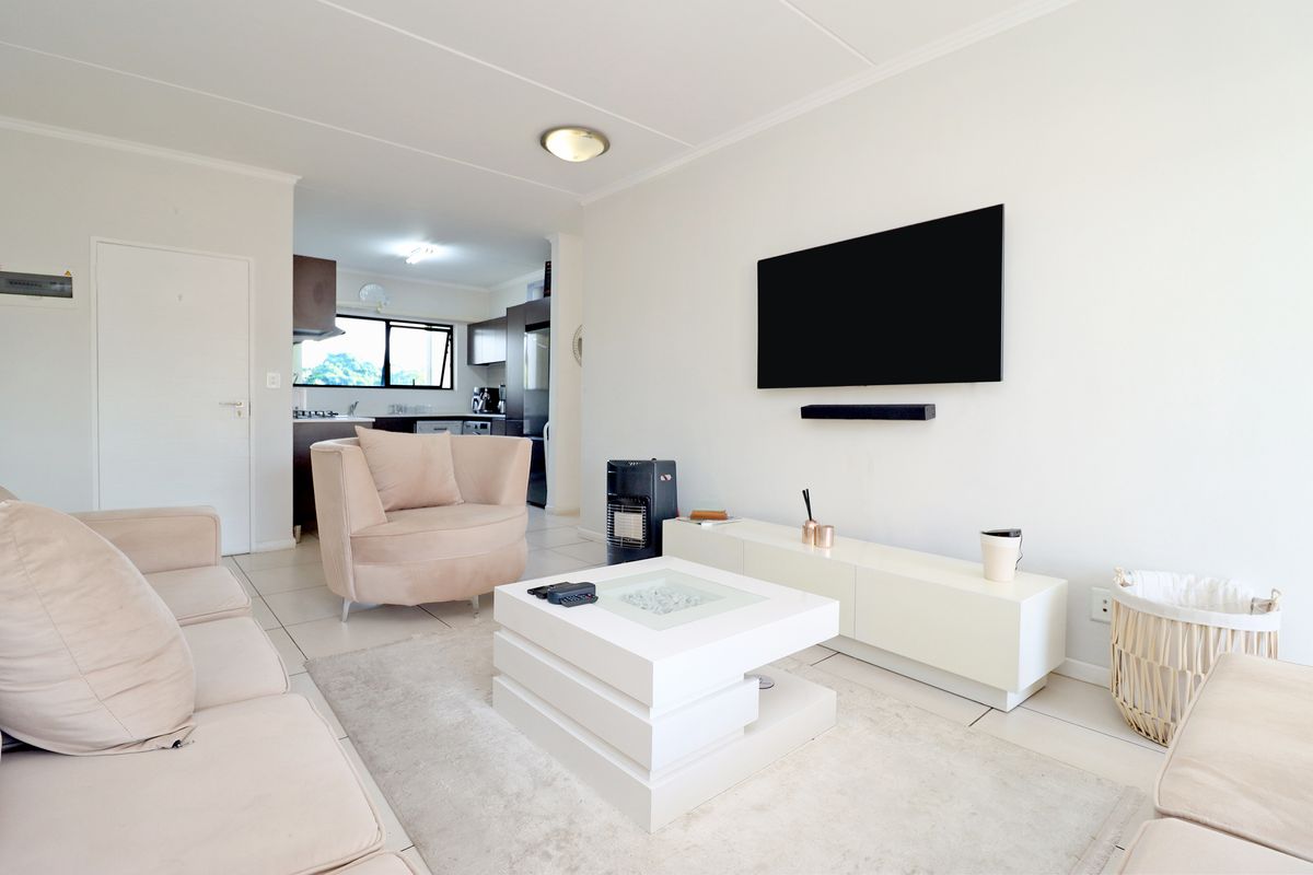 2 Bedroom 2 Bathroom 2nd Floor Apartment for Sale | Kyalami Hills Lifestyle Complex, Kyalami Hills - Photo 4