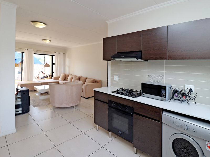 2 Bedroom 2 Bathroom 2nd Floor Apartment for Sale | Kyalami Hills Lifestyle Complex, Kyalami Hills - Photo 7
