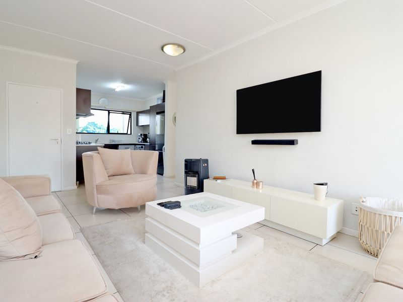 2 Bedroom 2 Bathroom 2nd Floor Apartment for Sale | Kyalami Hills Lifestyle Complex, Kyalami Hills - Photo 4
