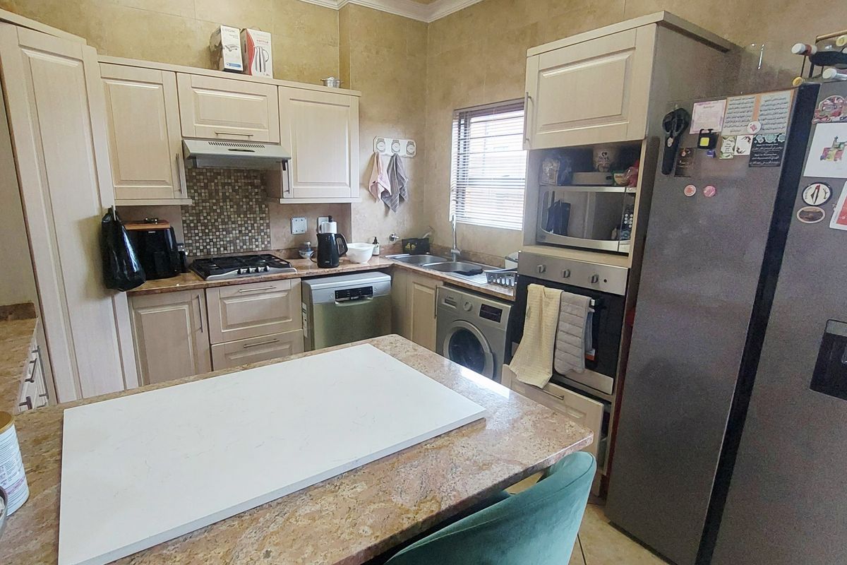 Beautiful, Modern and Move in Ready! - Photo 2