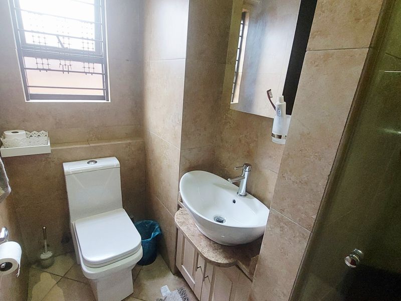 Beautiful, Modern and Move in Ready! - Photo 10