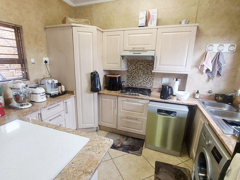 Beautiful, Modern and Move in Ready! - Photo 6