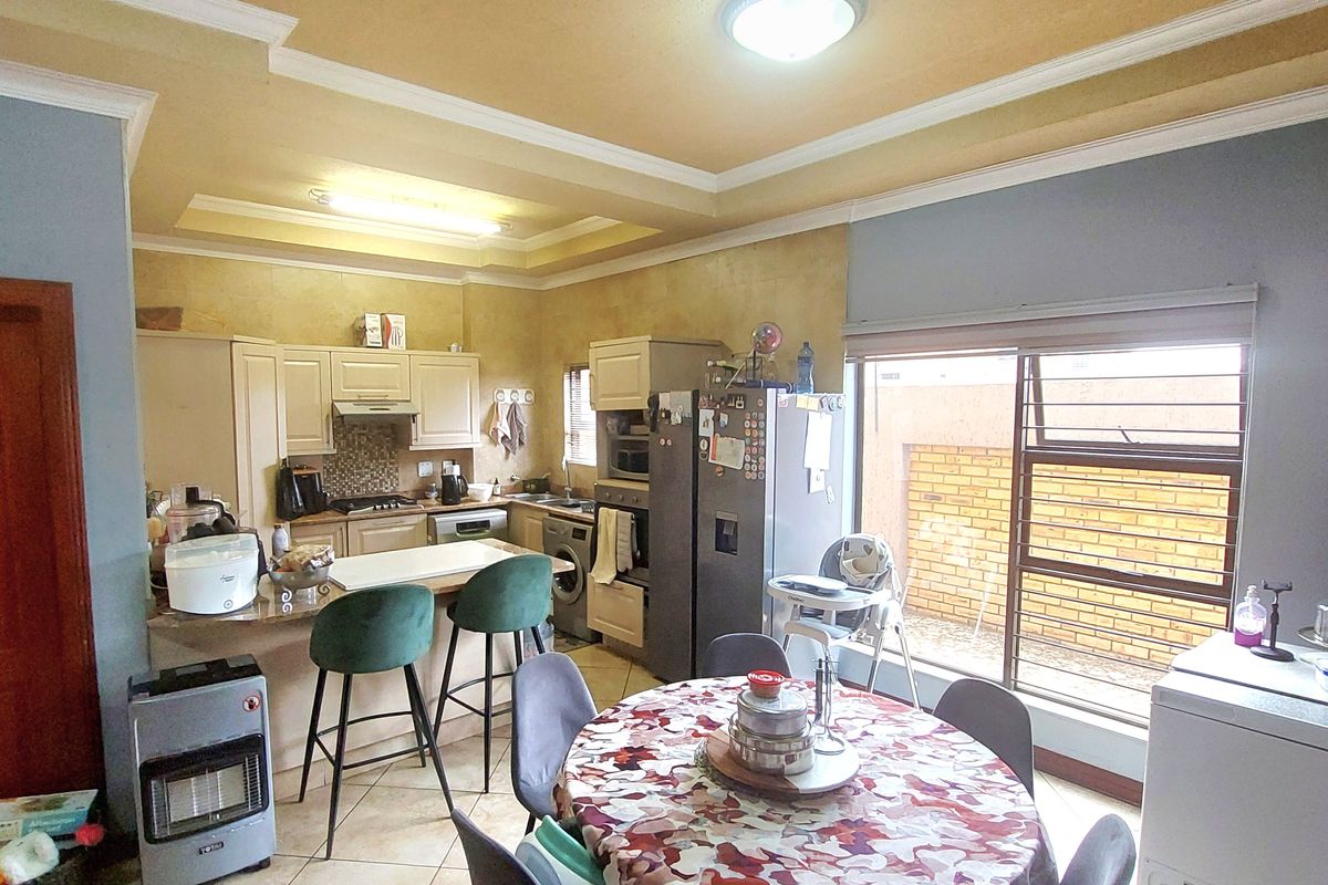 Beautiful, Modern and Move in Ready! - Photo 4