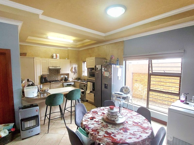 Beautiful, Modern and Move in Ready! - Photo 4