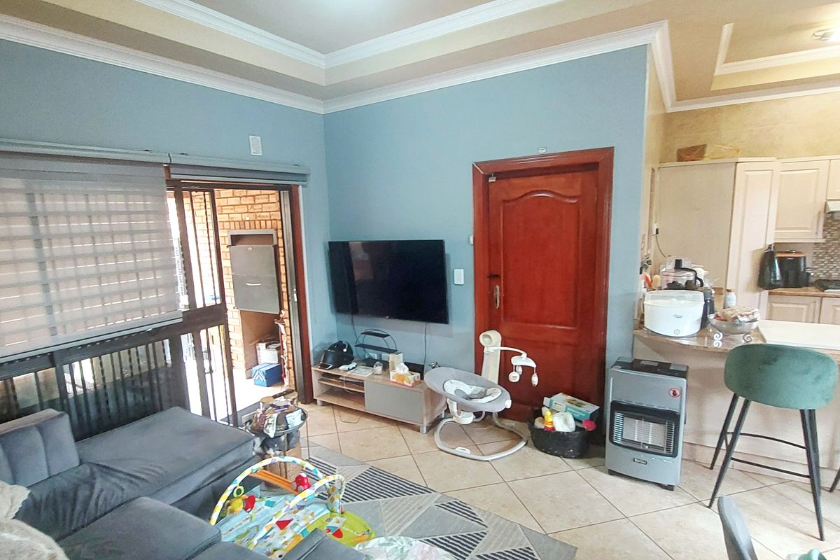 Beautiful, Modern and Move in Ready! - Photo 5