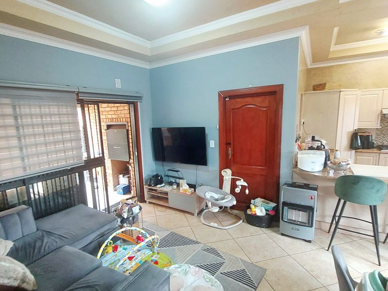 Beautiful, Modern and Move in Ready! - Photo 5