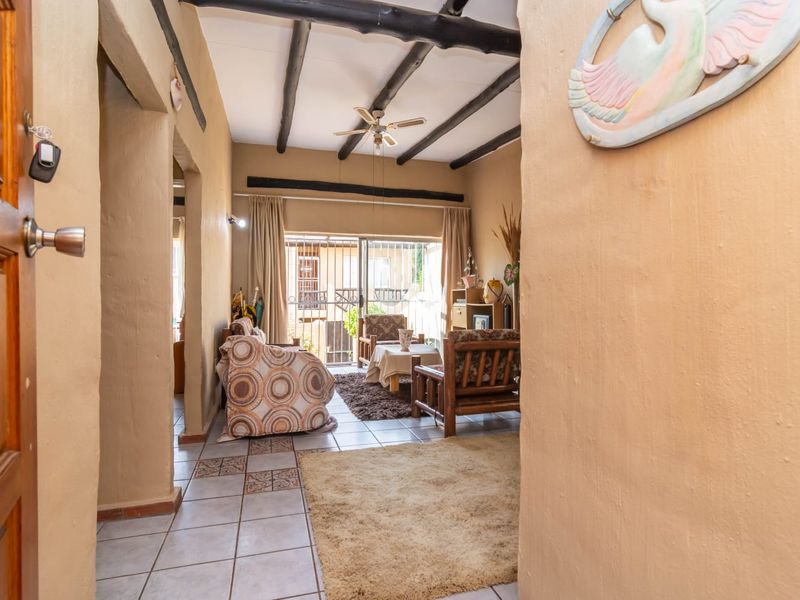 Charming and Spacious Simplex in Penny Lane, Roodekrans - Photo 5