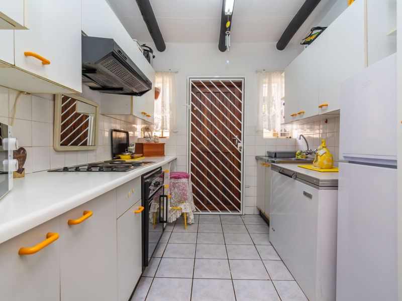 Charming and Spacious Simplex in Penny Lane, Roodekrans - Photo 7