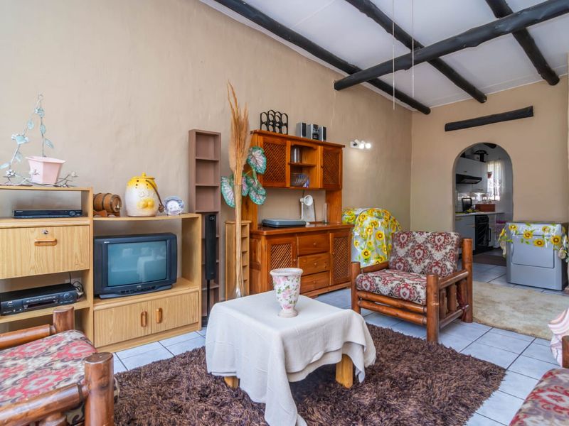Charming and Spacious Simplex in Penny Lane, Roodekrans - Photo 6