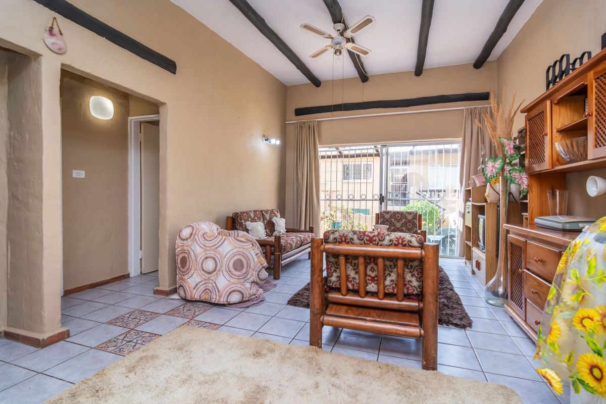 Charming and Spacious Simplex in Penny Lane, Roodekrans - Photo 4