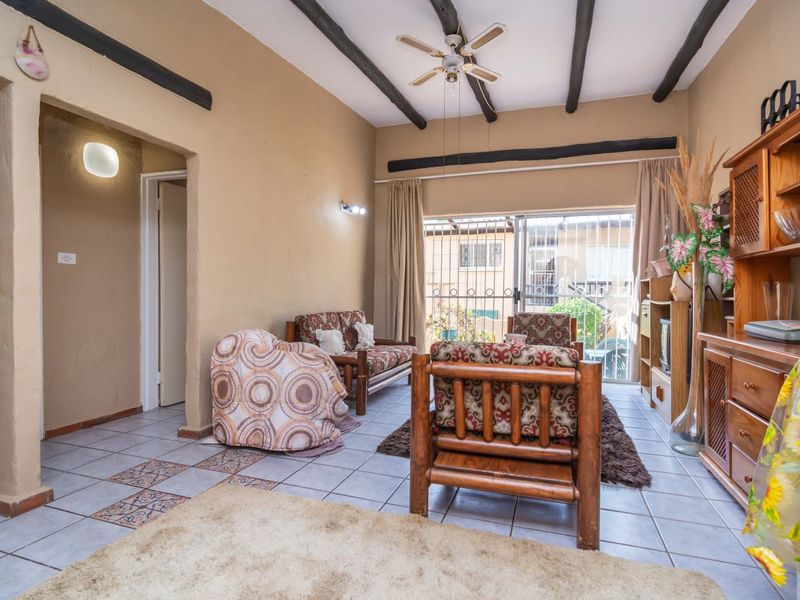 Charming and Spacious Simplex in Penny Lane, Roodekrans - Photo 4