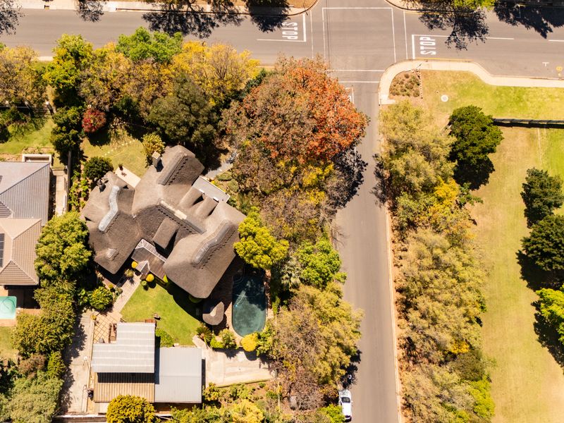 Exceptional Family Living in Prestigious Langerug - Photo 2