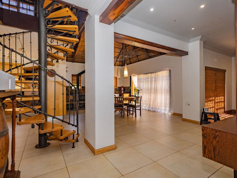 Exceptional Family Living in Prestigious Langerug - Photo 5