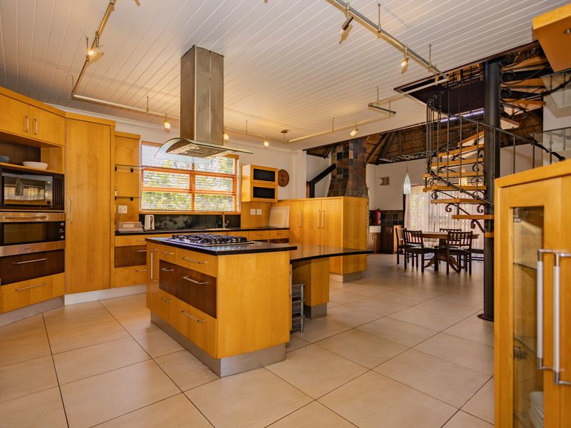 Exceptional Family Living in Prestigious Langerug - Photo 3