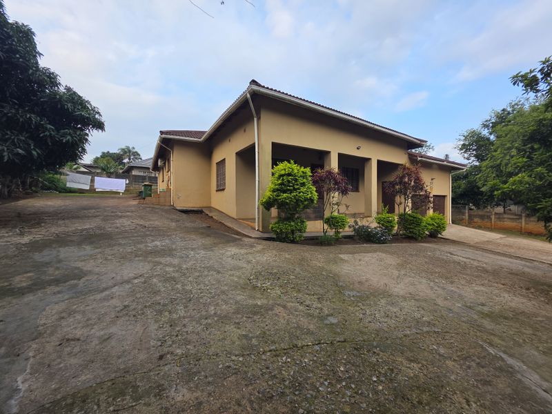 Spacious 4-Bedroom Family Home in a Quiet, Convenient Location - Photo 3