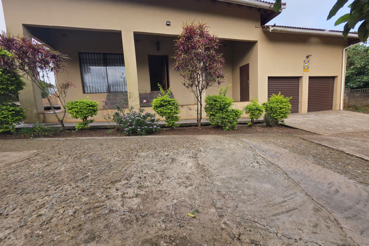 Spacious 4-Bedroom Family Home in a Quiet, Convenient Location - Photo 2