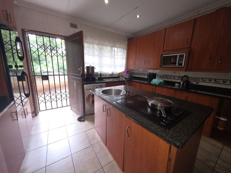 Spacious 4-Bedroom Family Home in a Quiet, Convenient Location - Photo 6
