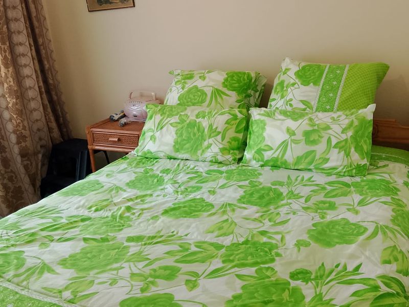 Massive yard family home - Photo 9