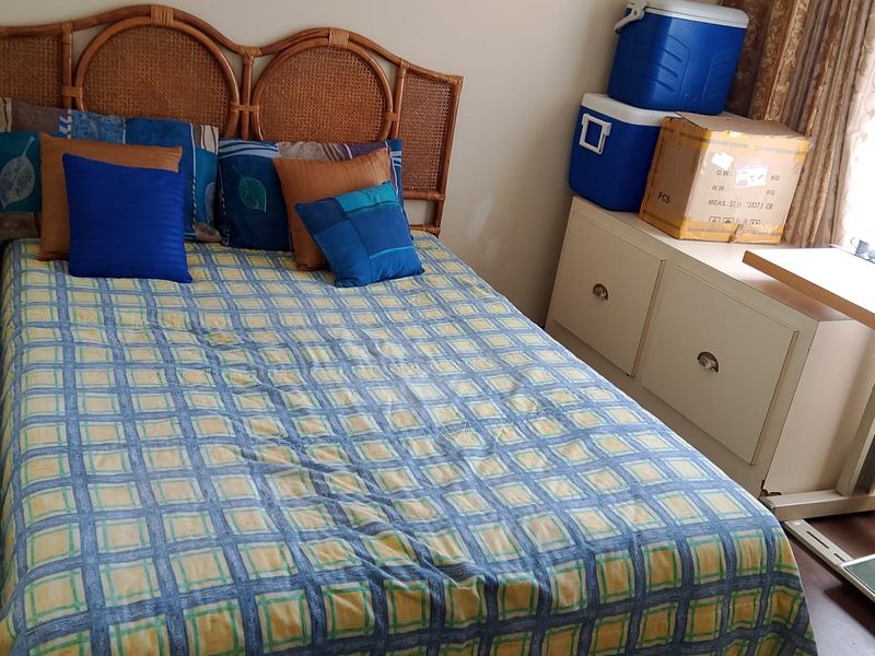 Massive yard family home - Photo 8