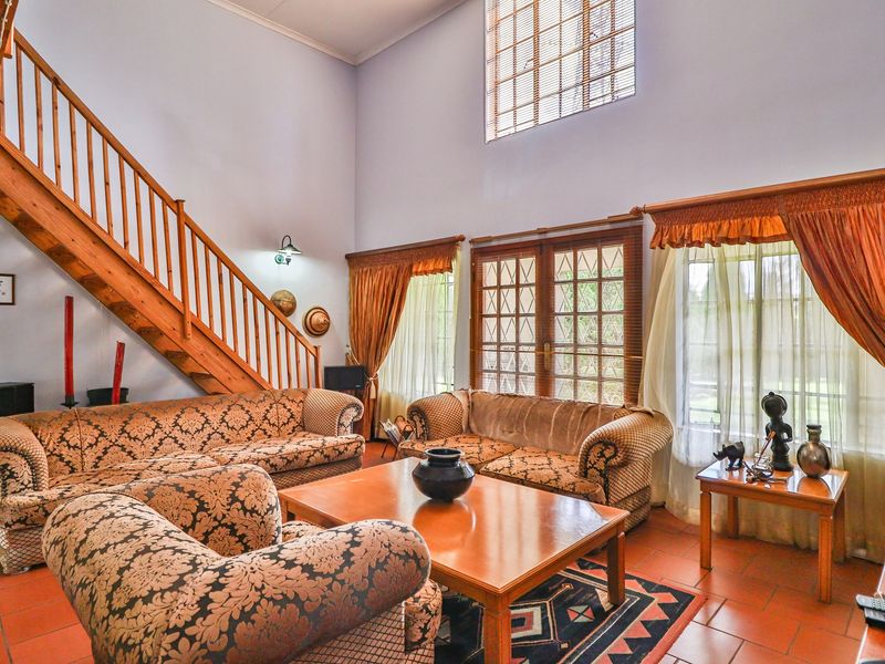 Massive yard family home - Photo 8