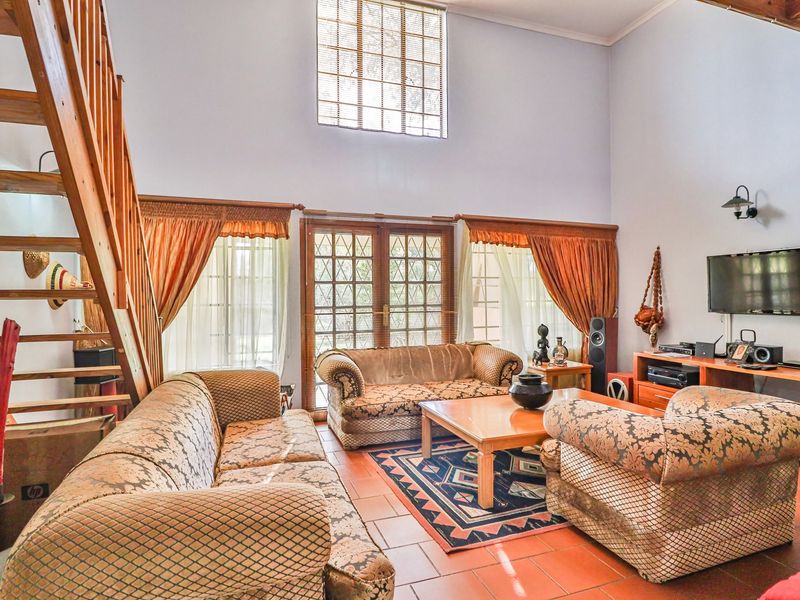 Massive yard family home - Photo 7