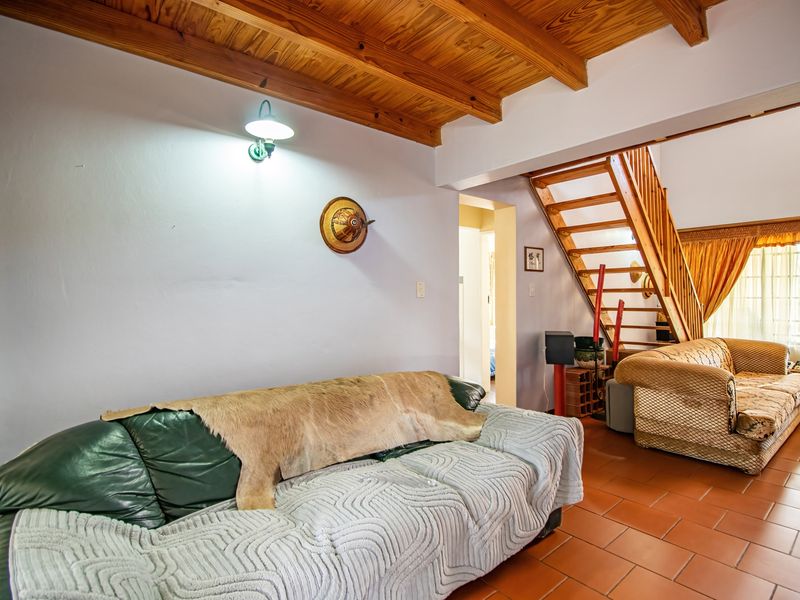 Massive yard family home - Photo 6