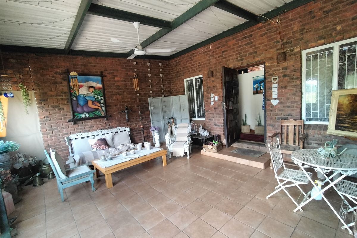 Exceptional 8.5ha Income-Generating Property with Two Homes in Haakdoornboom - Photo 2