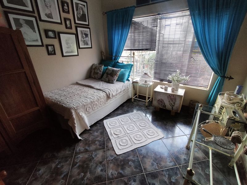 Exceptional 8.5ha Income-Generating Property with Two Homes in Haakdoornboom - Photo 4