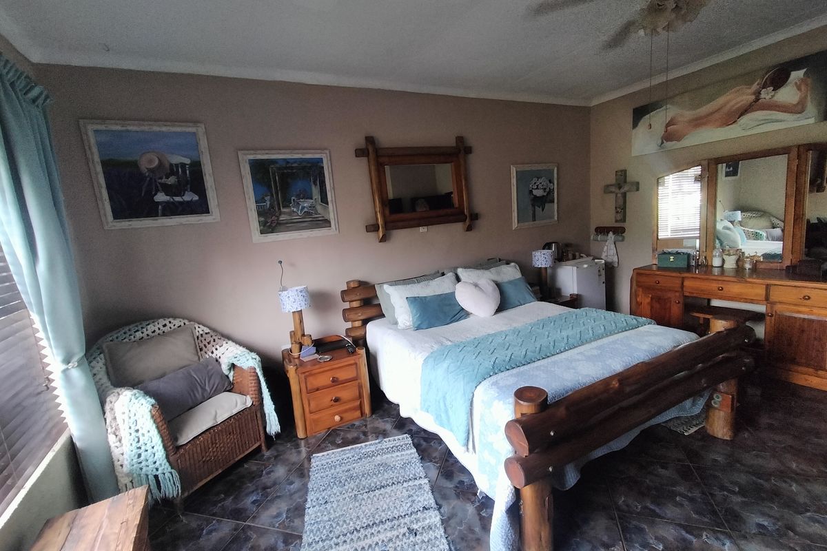 Exceptional 8.5ha Income-Generating Property with Two Homes in Haakdoornboom - Photo 3