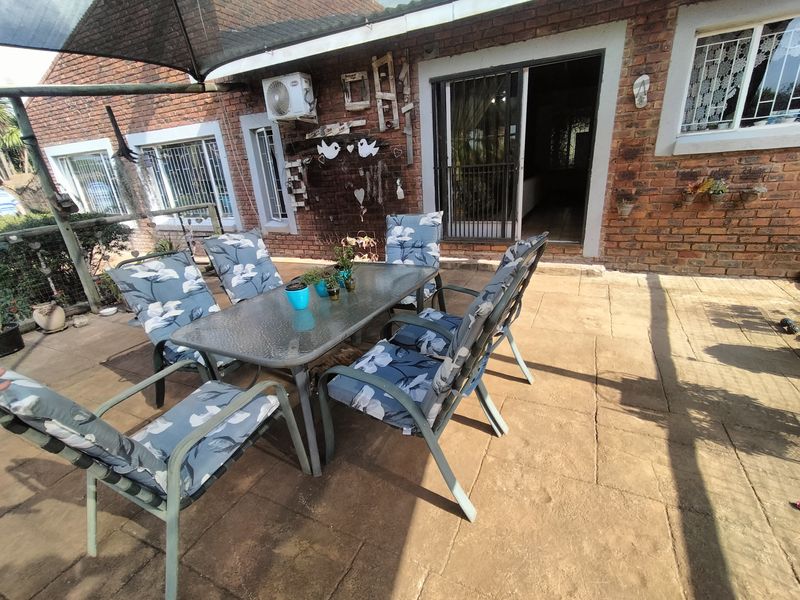 Exceptional 8.5ha Income-Generating Property with Two Homes in Haakdoornboom - Photo 8