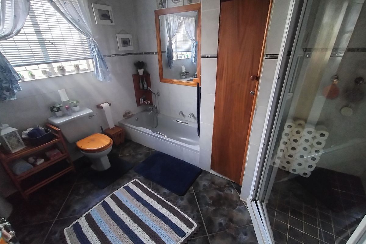 Exceptional 8.5ha Income-Generating Property with Two Homes in Haakdoornboom - Photo 5