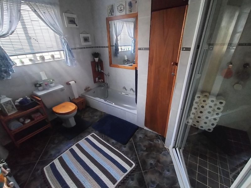 Exceptional 8.5ha Income-Generating Property with Two Homes in Haakdoornboom - Photo 5