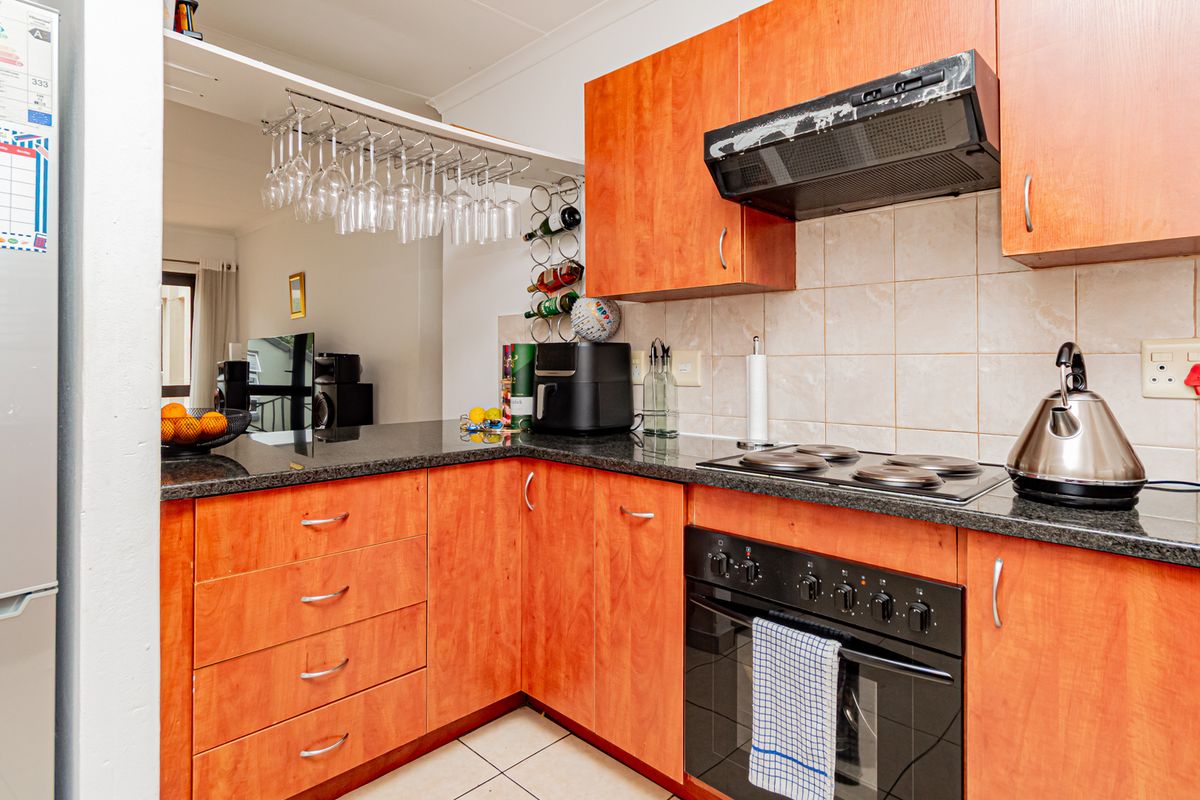 A great 2  Bedroom apartment for sale in Ferndale - Photo 3