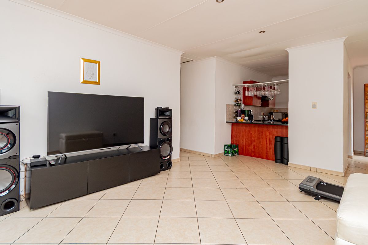 A great 2  Bedroom apartment for sale in Ferndale - Photo 4
