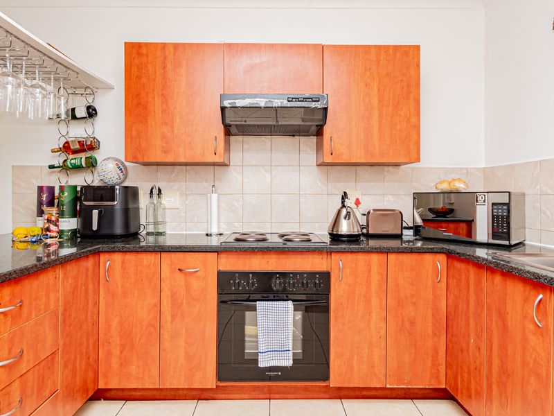 A great 2  Bedroom apartment for sale in Ferndale - Photo 2