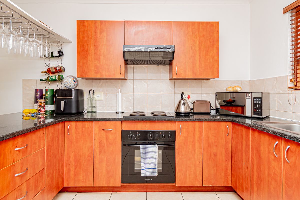 A great 2  Bedroom apartment for sale in Ferndale - Photo 2