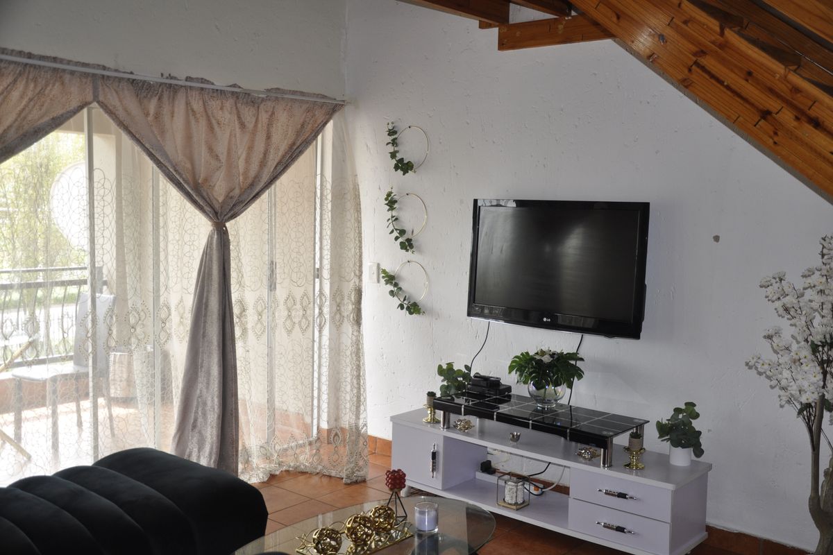 Loft Living with Views – Erand Gardens Gem for Investors & First-Time Buyers - Photo 2