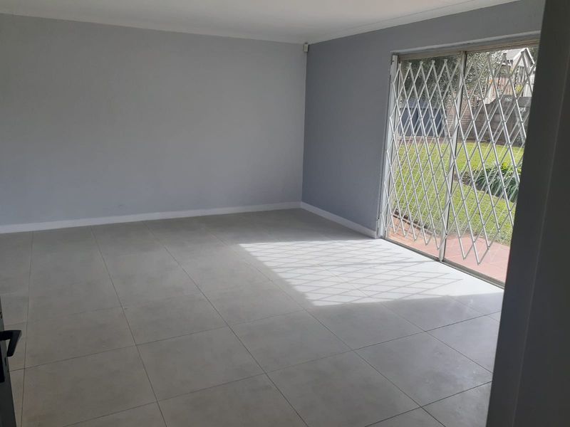 5 Bedroom Family Home with Pool, Lapa Entertainment Area and Ample Parking in Kenmare - Photo 8