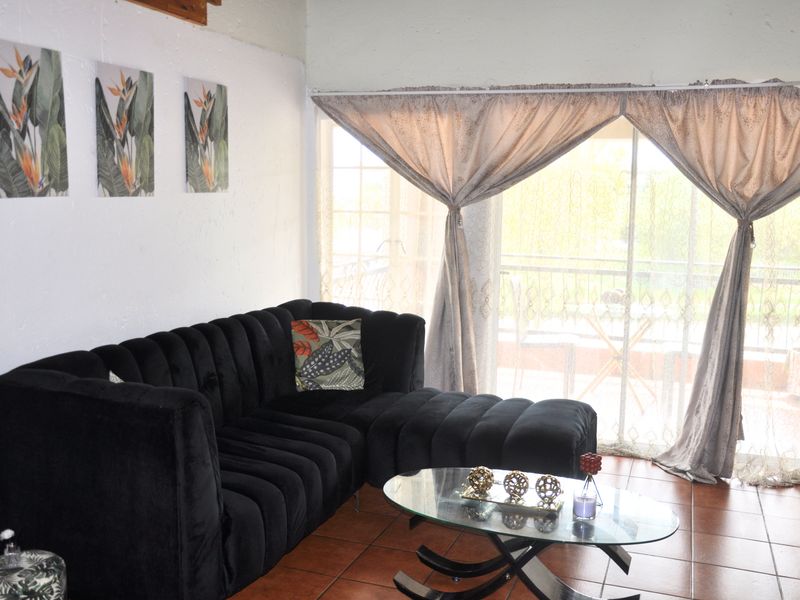 Loft Living with Views – Erand Gardens Gem for Investors & First-Time Buyers - Photo 2