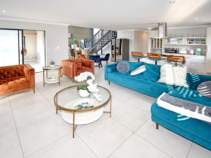 Elegant Double-Storey Family Home Overlooking Park in Secure Estate - Photo 10