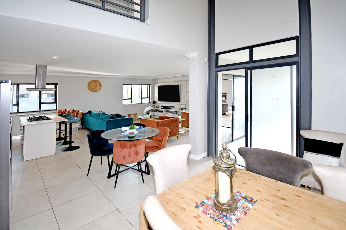 Elegant Double-Storey Family Home Overlooking Park in Secure Estate - Photo 5