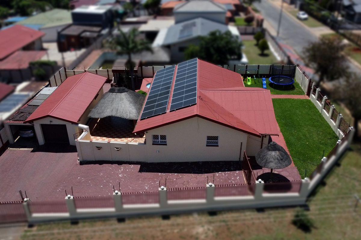Modern Family Haven with Pool, and Borehole, a Corner Stand Gem - Photo 2