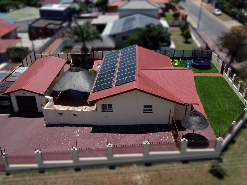 Modern Family Haven with Pool, and Borehole, a Corner Stand Gem - Photo 2