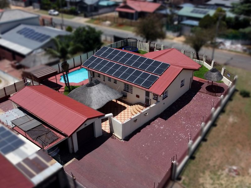 Modern Family Haven with Pool, and Borehole, a Corner Stand Gem - Photo 1