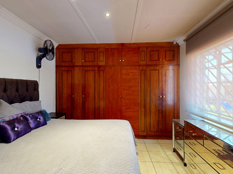 Modern Family Haven with Pool, and Borehole, a Corner Stand Gem - Photo 10