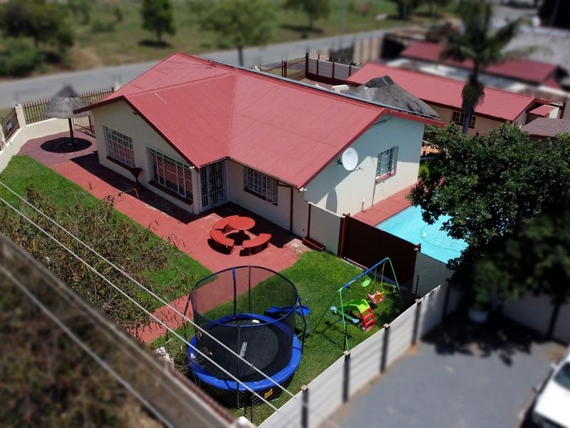 Modern Family Haven with Pool, and Borehole, a Corner Stand Gem - Photo 5