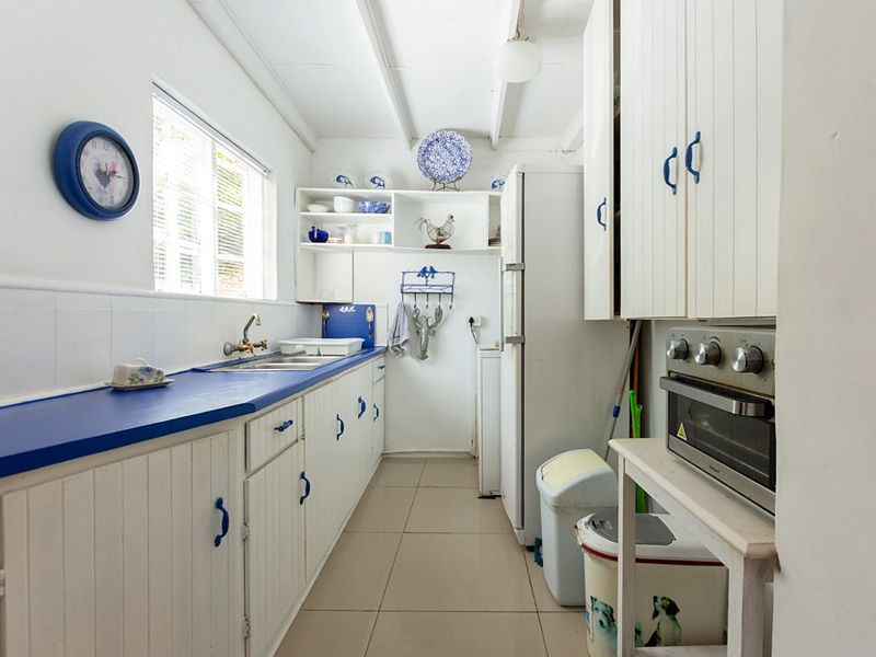 Beautiful West Coast Living in Port Owen - Photo 10