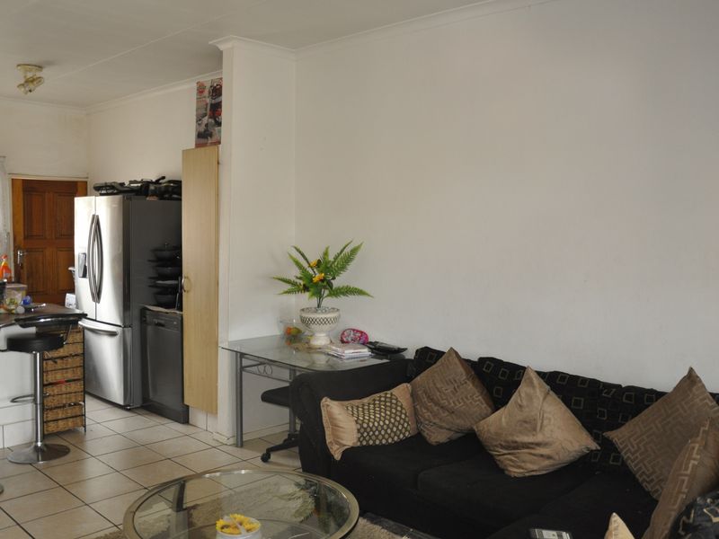 Modern 2-Bedroom Apartment – Erand Gardens, Midrand (74m2) - Photo 7