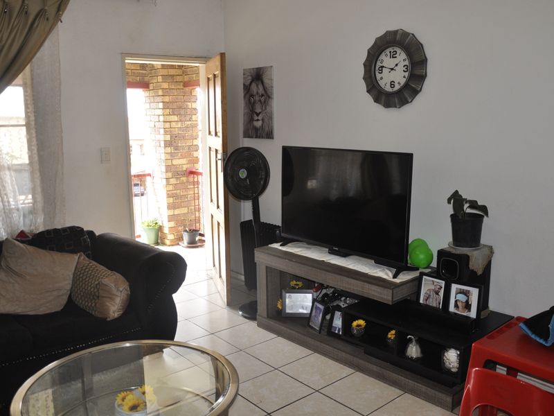 Modern 2-Bedroom Apartment – Erand Gardens, Midrand (74m2) - Photo 9