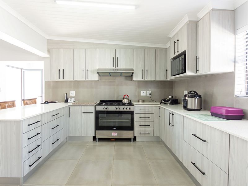 Modern Coastal Living in the Sought-After Atlantic Waves Estate - Photo 4